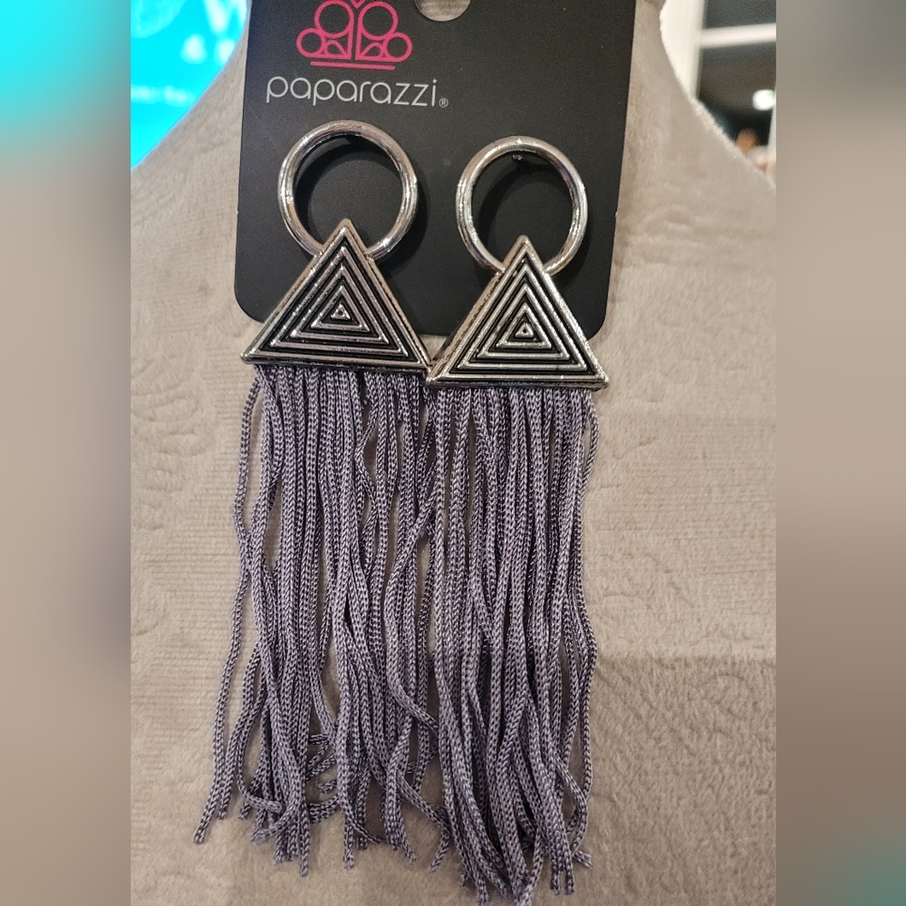 Paparazzi gray and silver earrings